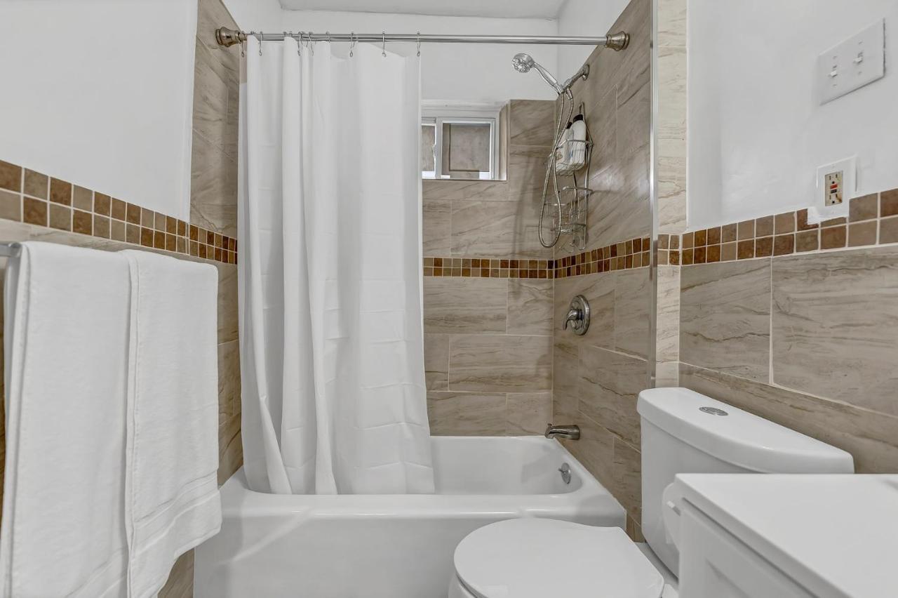 Renovated Main Floor Large 3 Bed House Villa Buffalo Exterior foto