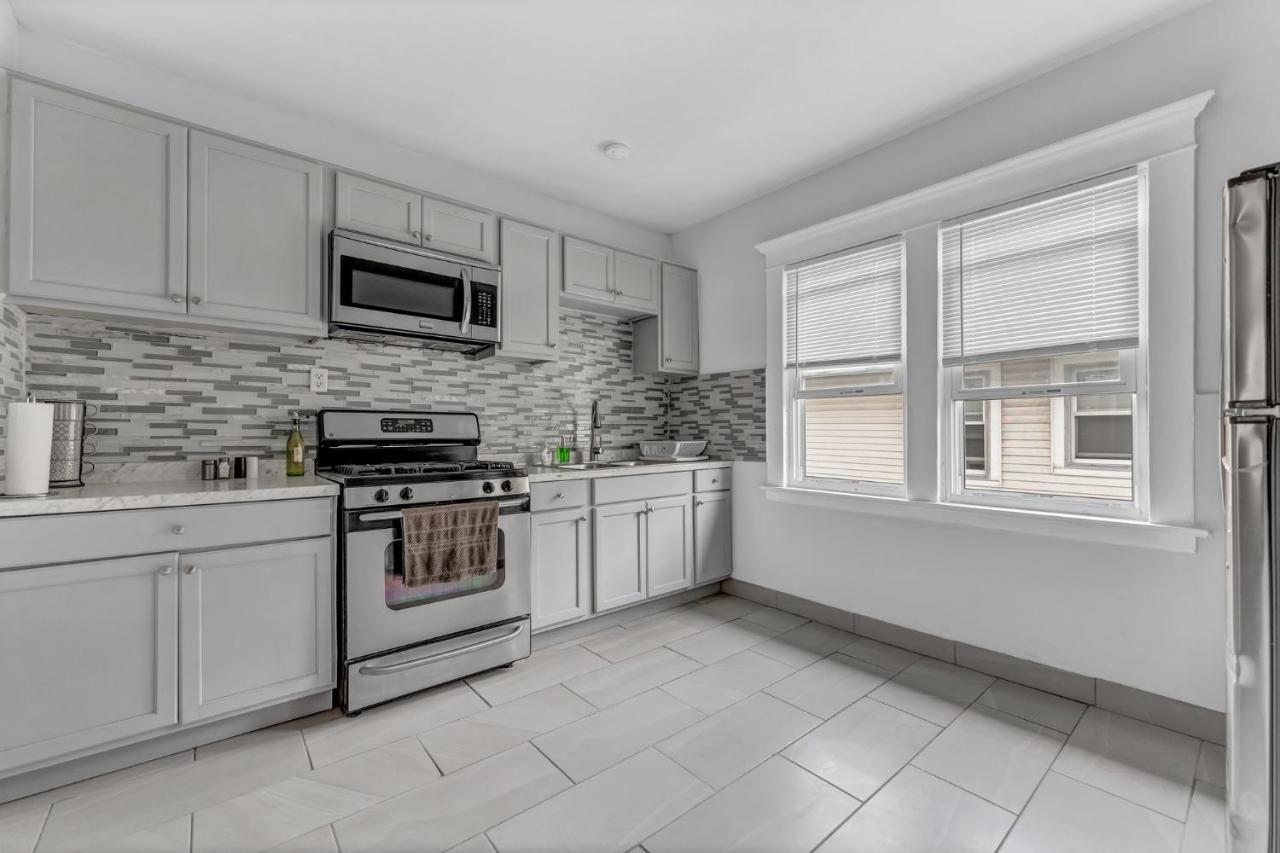 Renovated Main Floor Large 3 Bed House Villa Buffalo Exterior foto